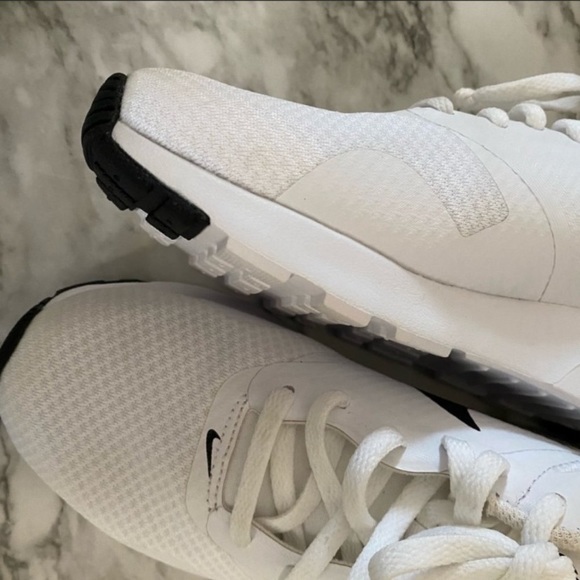 Nike Airmax Athletic Shoes - Picture 2 of 6